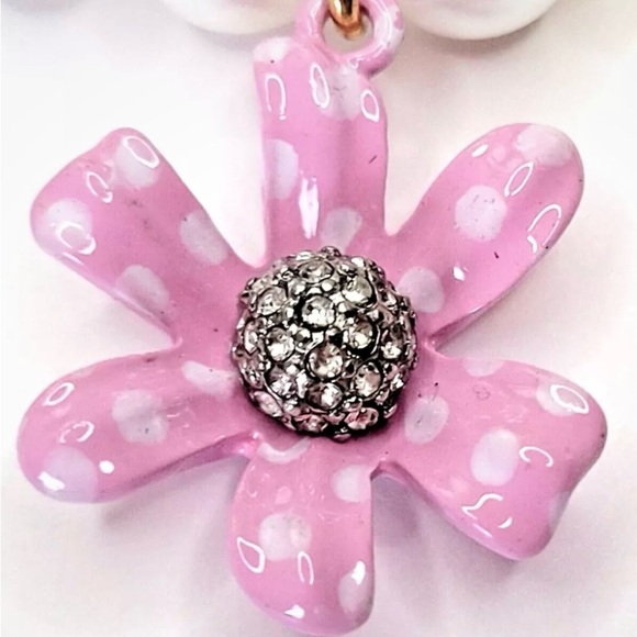 Betsey Johnson Pearl Choker Necklace with Floral and Bee Charms. NWT. - Picture 7 of 7